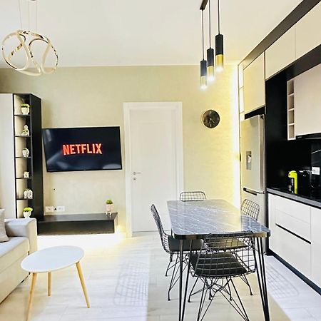 Luxurious Central Stay - Self Check-In 티라나 외부 사진