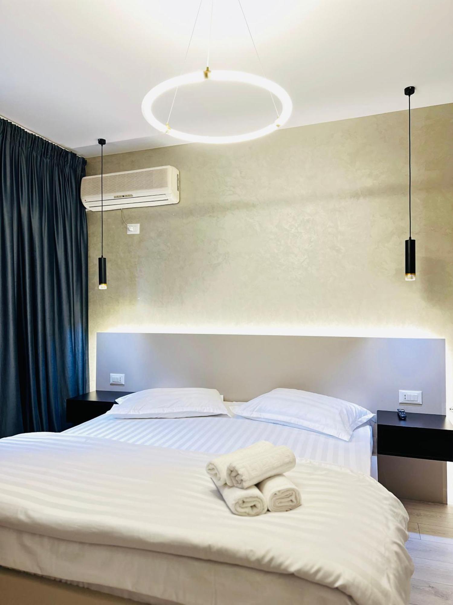 Luxurious Central Stay - Self Check-In 티라나 외부 사진