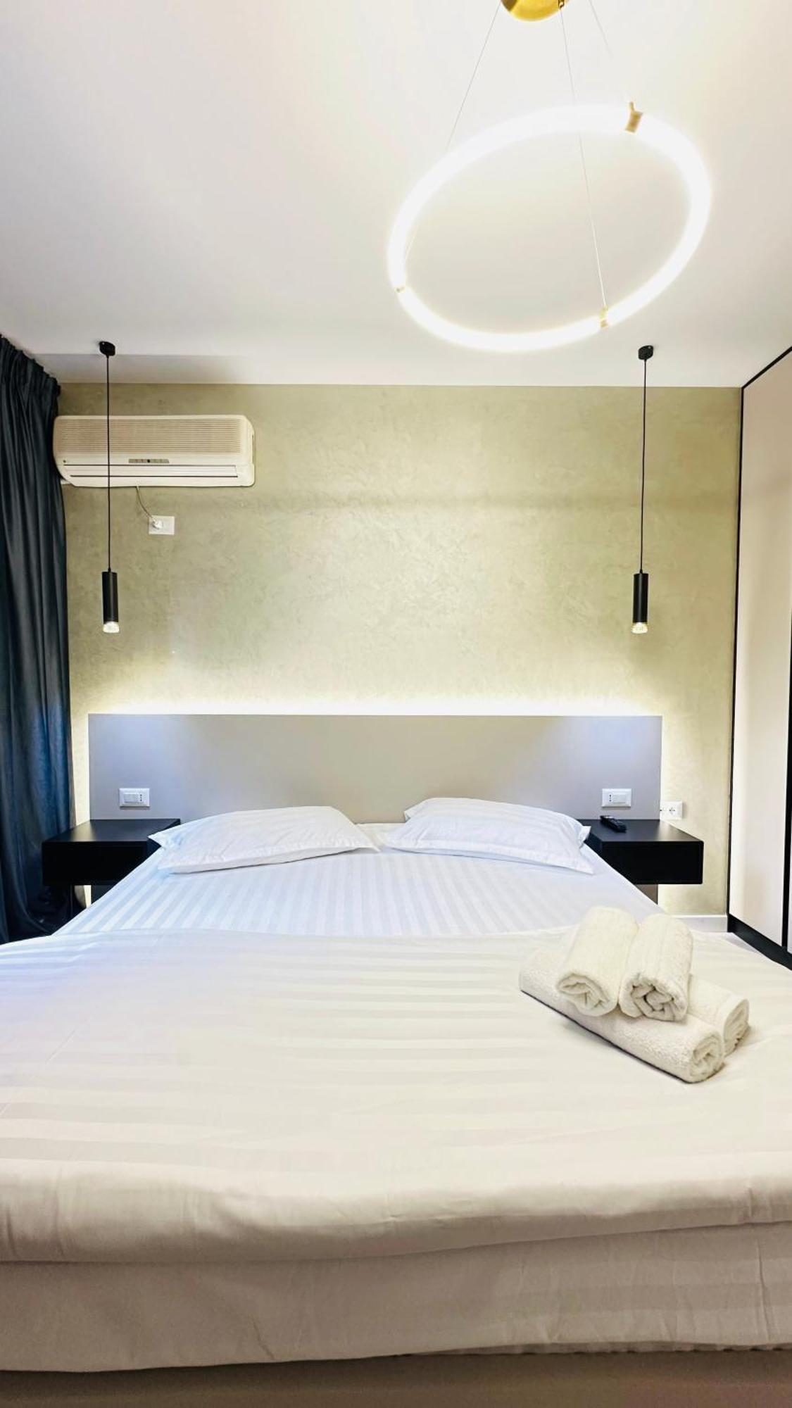 Luxurious Central Stay - Self Check-In 티라나 외부 사진