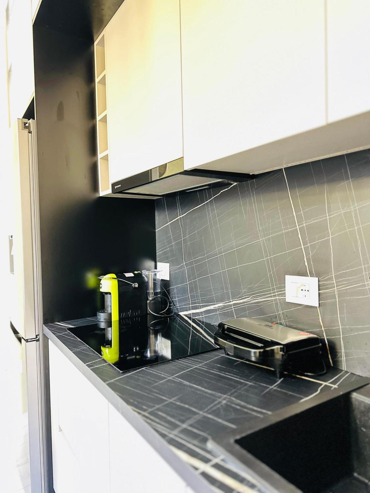 Luxurious Central Stay - Self Check-In 티라나 외부 사진
