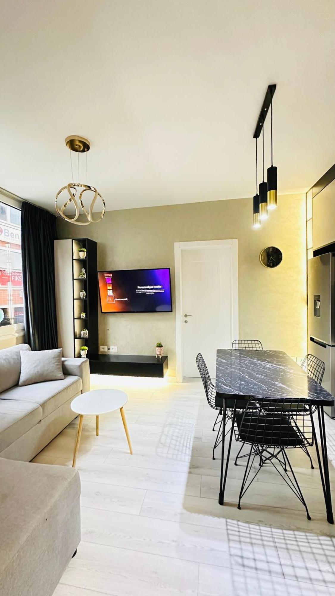 Luxurious Central Stay - Self Check-In 티라나 외부 사진