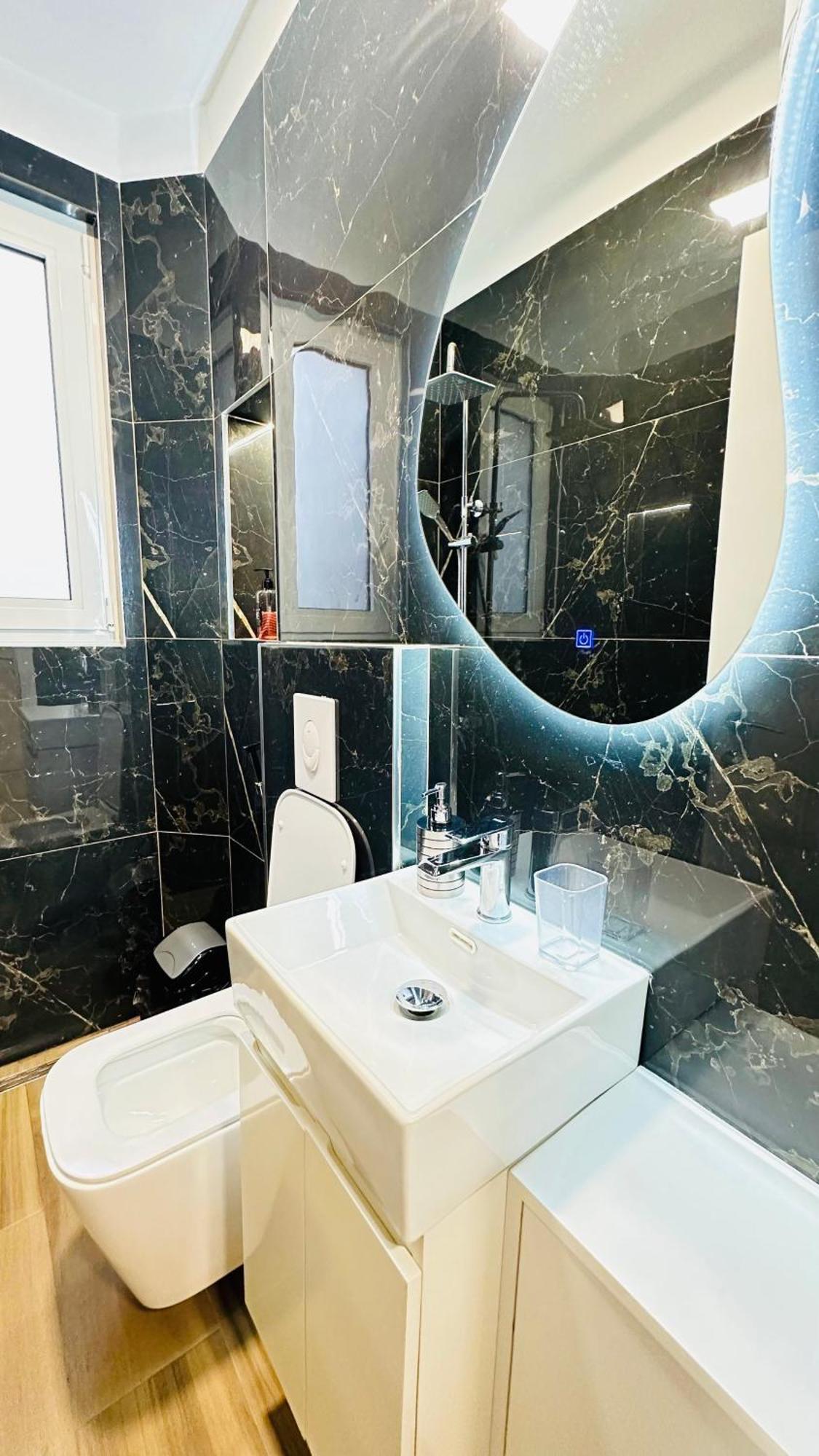 Luxurious Central Stay - Self Check-In 티라나 외부 사진
