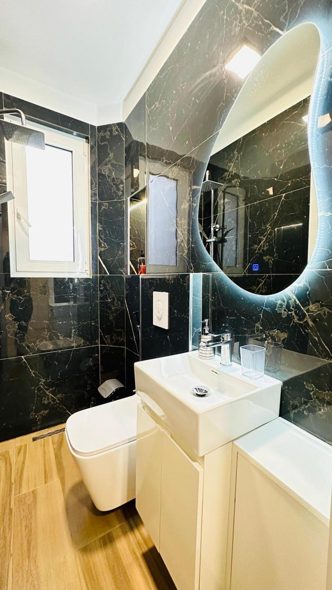 Luxurious Central Stay - Self Check-In 티라나 외부 사진