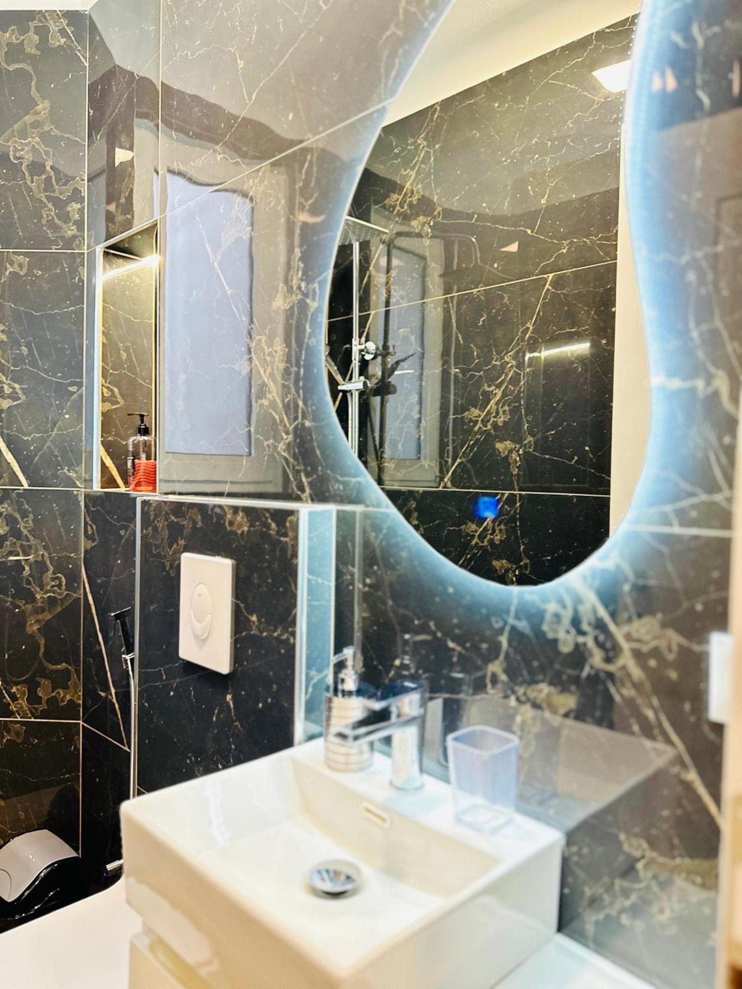 Luxurious Central Stay - Self Check-In 티라나 외부 사진